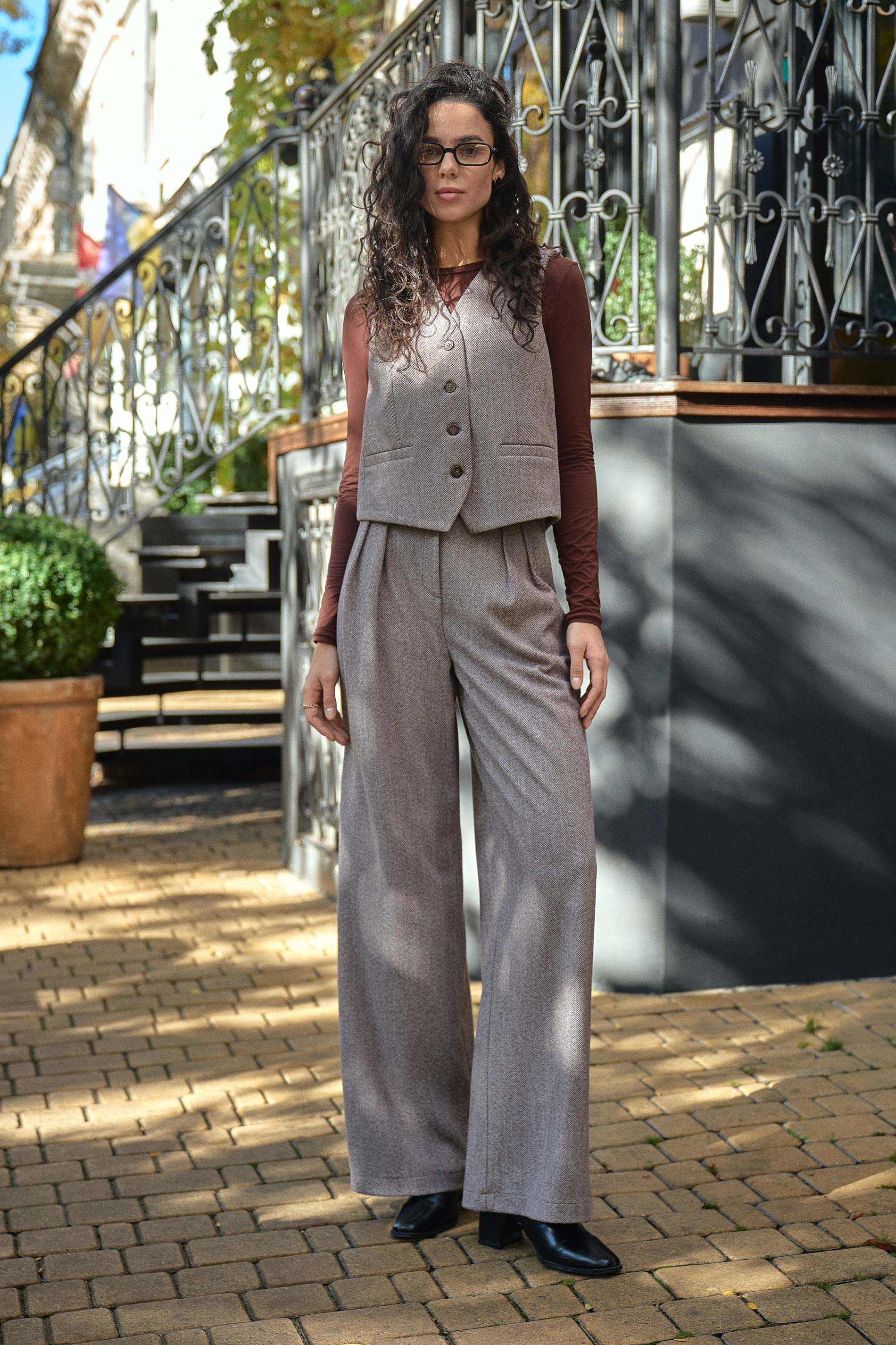 Essential Vest Brown