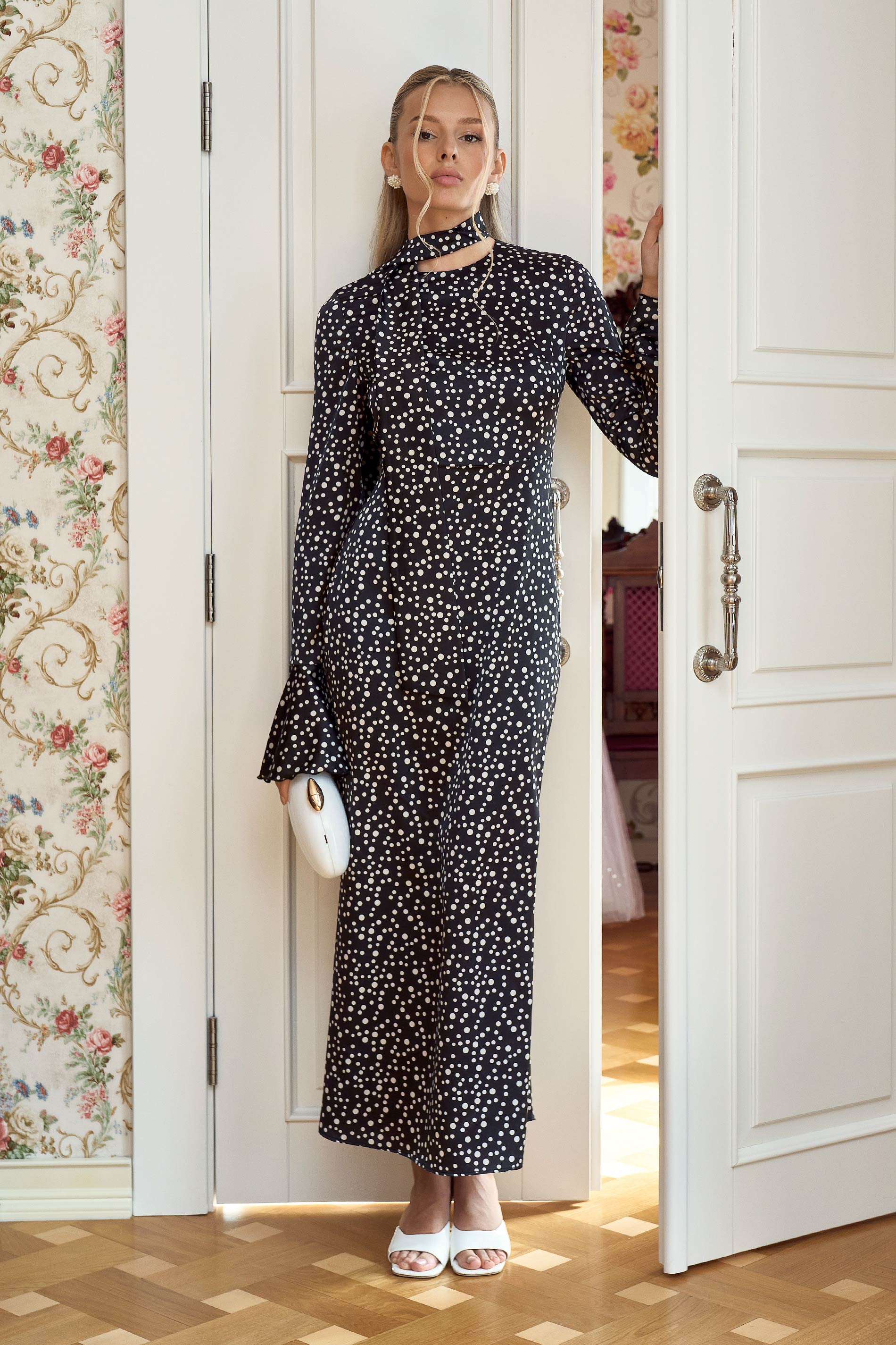 Elegant midi dress with decorative scarf