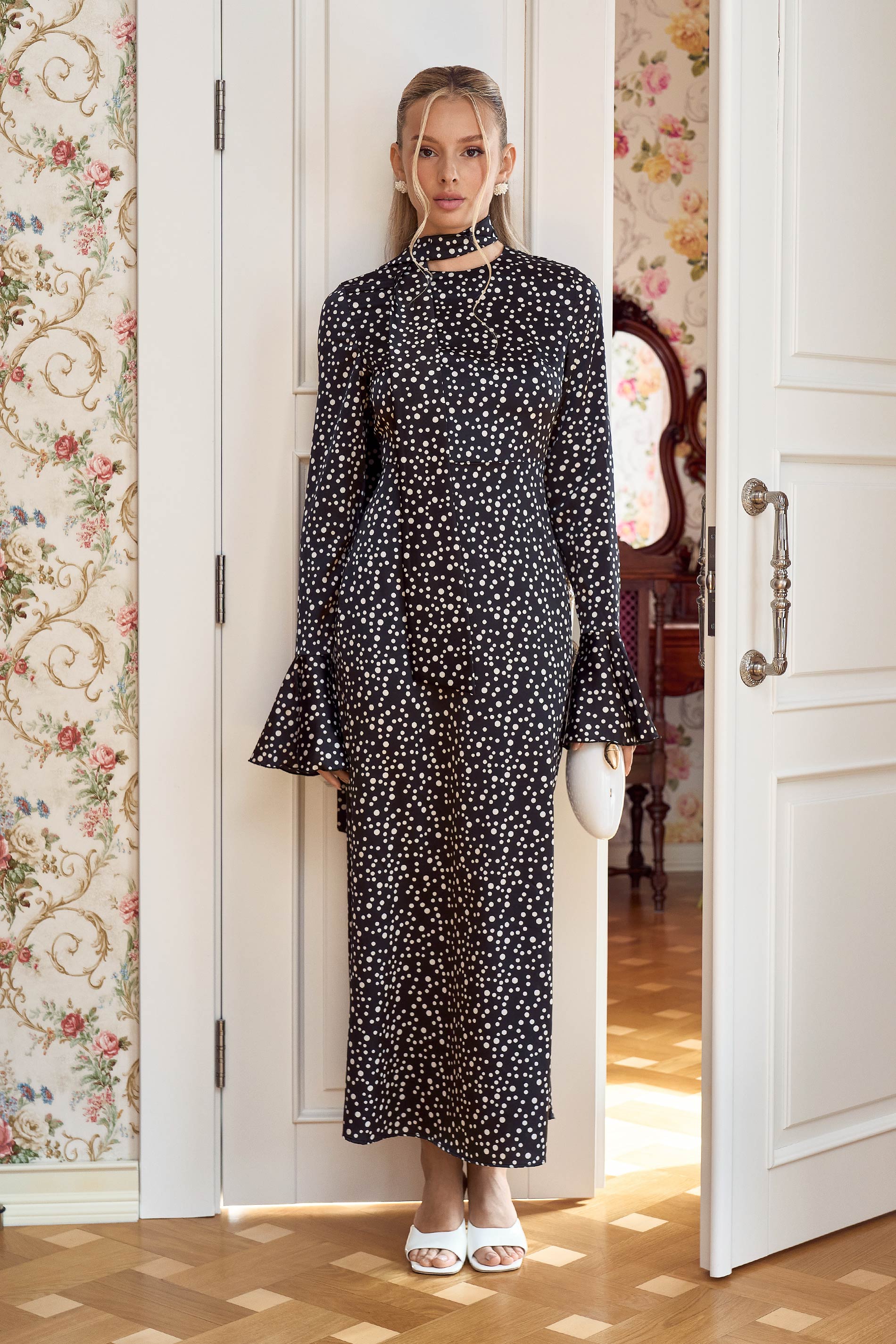 Elegant midi dress with decorative scarf