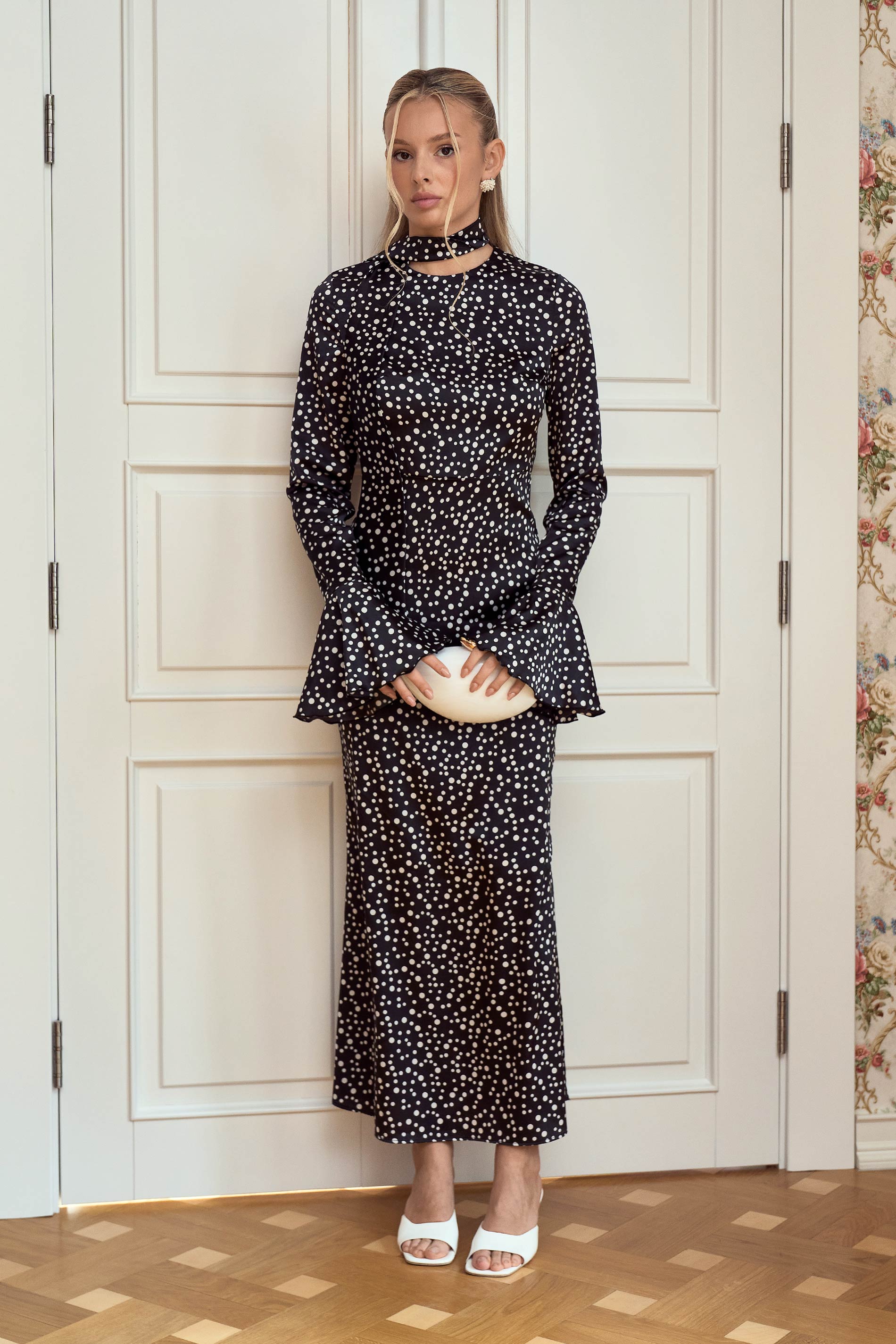 Elegant midi dress with decorative scarf