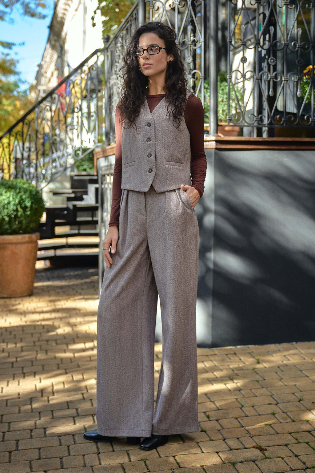 Essential Vest Brown
