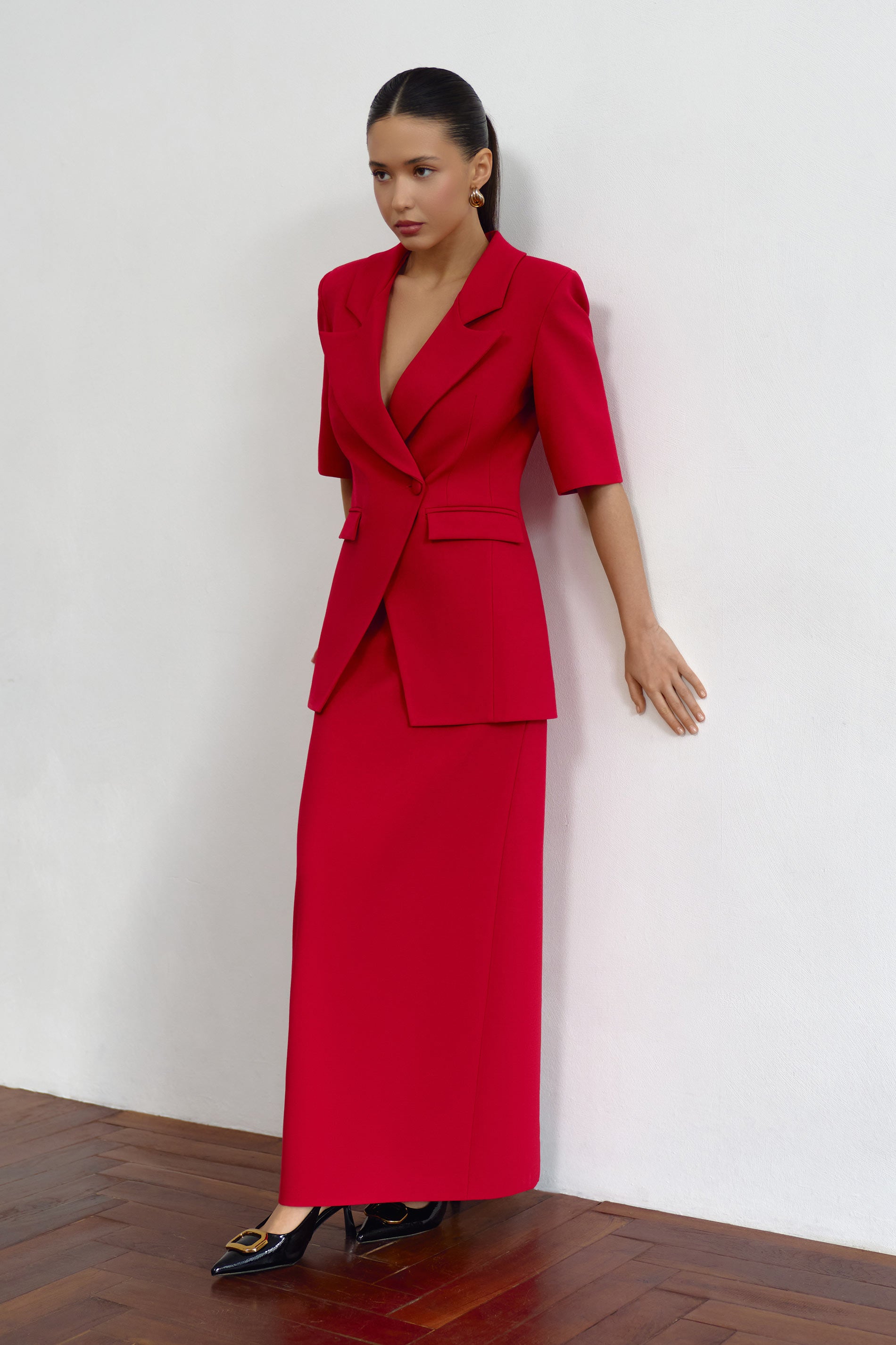 Maxi Red skirt in suiting fabric with a back slit
