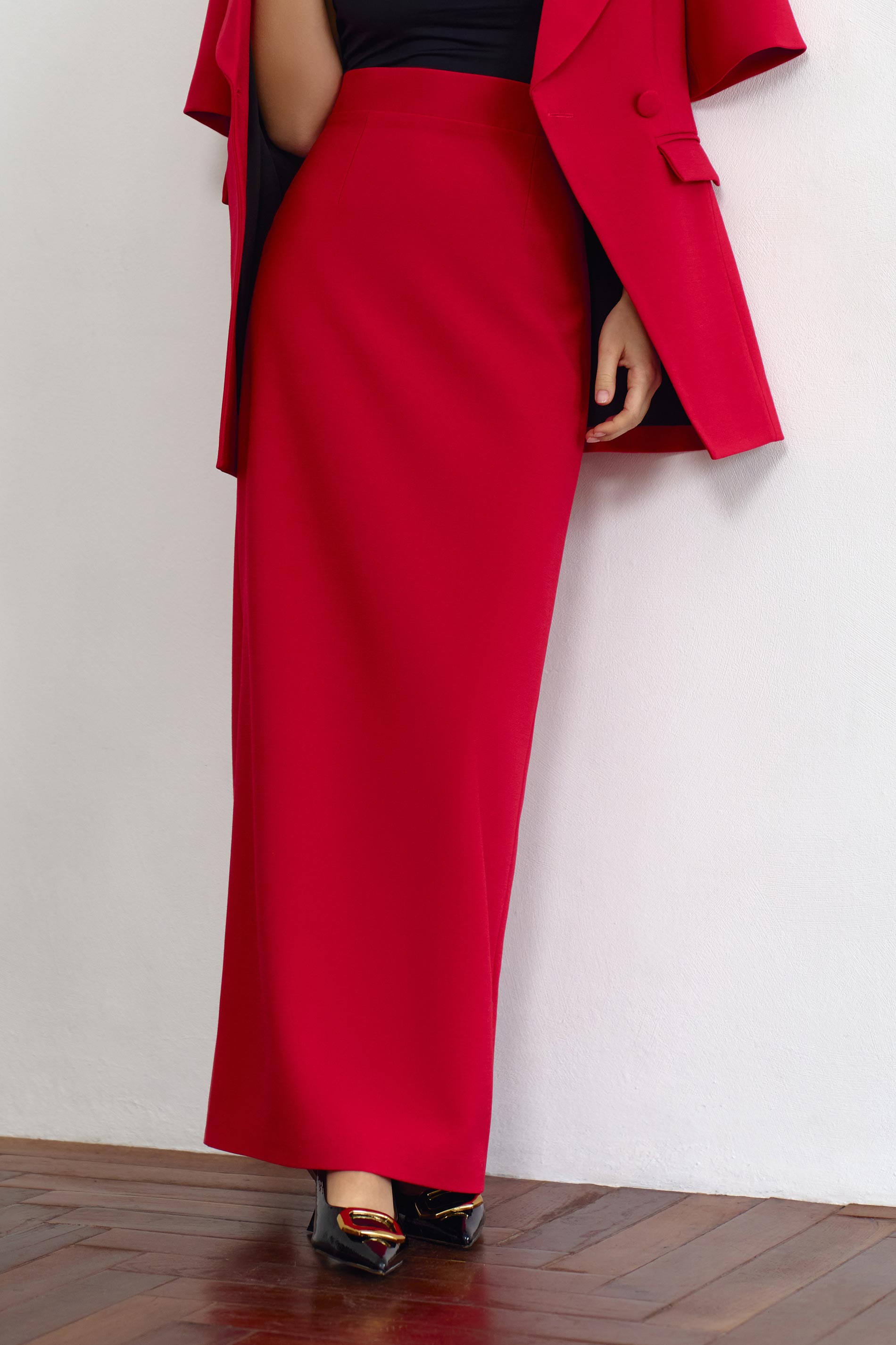 Maxi Red skirt in suiting fabric with a back slit