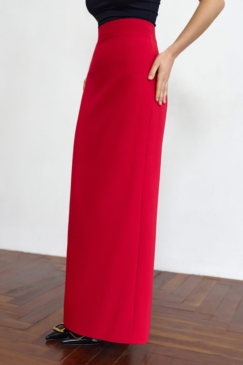Maxi Red skirt in suiting fabric with a back slit