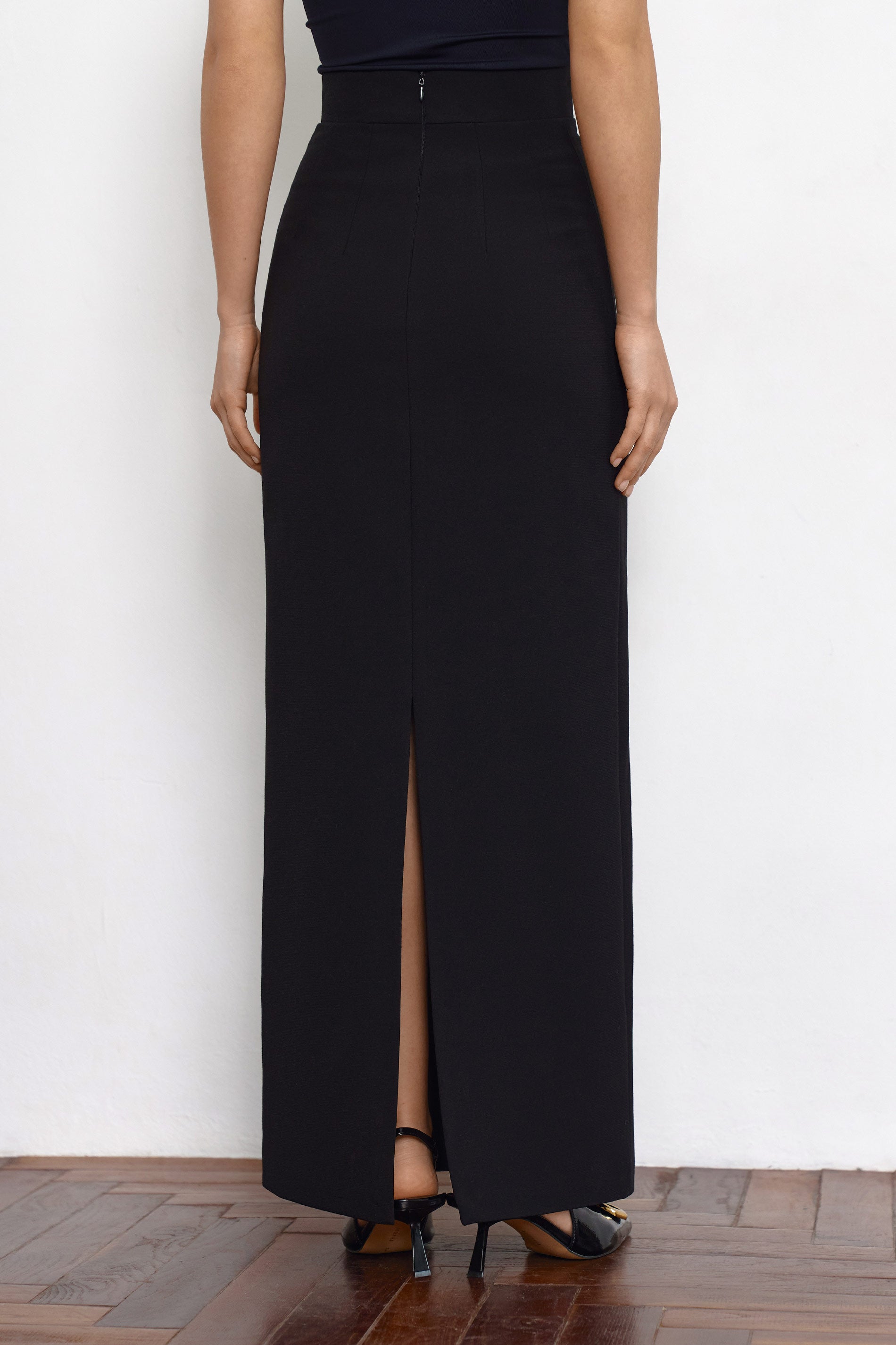 Maxi Black skirt in suiting fabric with a back slit