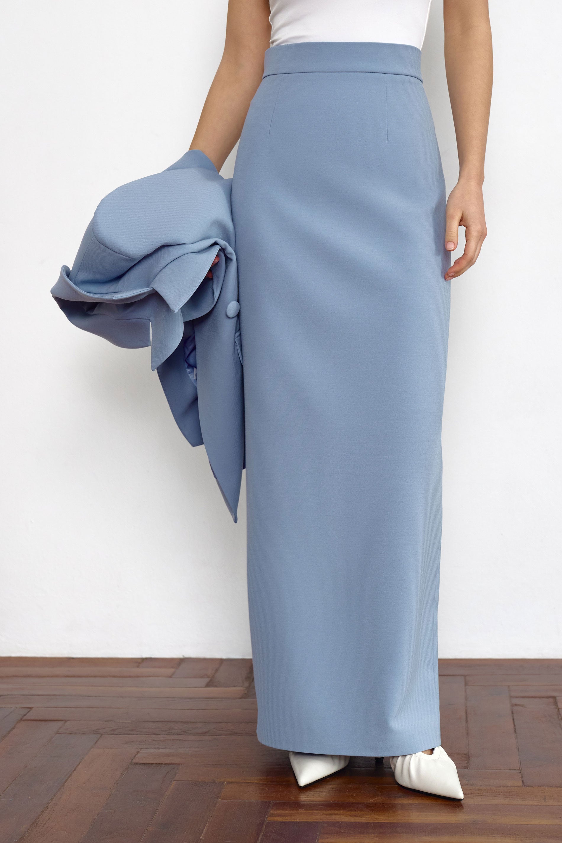 Maxi Blue skirt in suiting fabric with a back slit