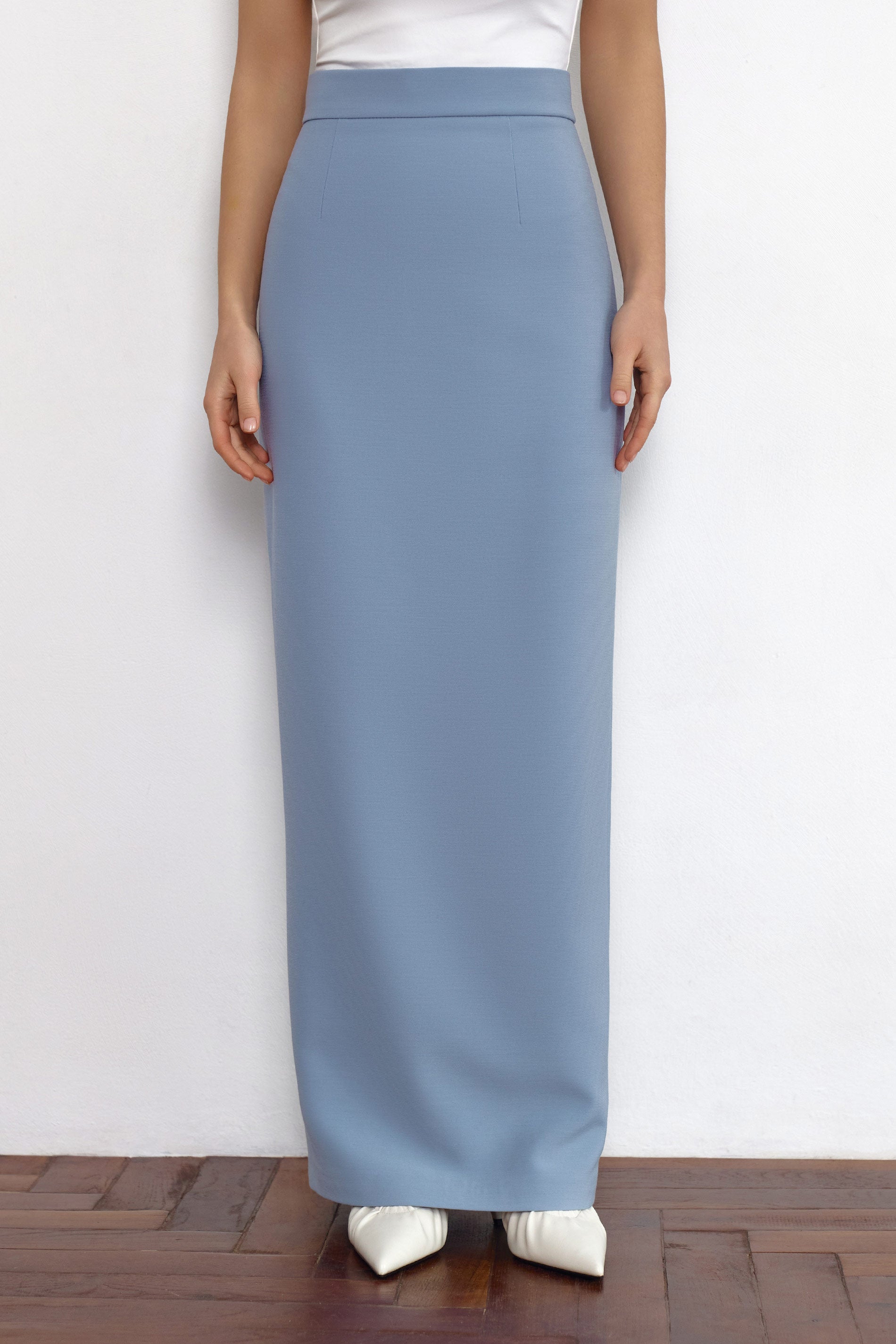 Maxi Blue skirt in suiting fabric with a back slit