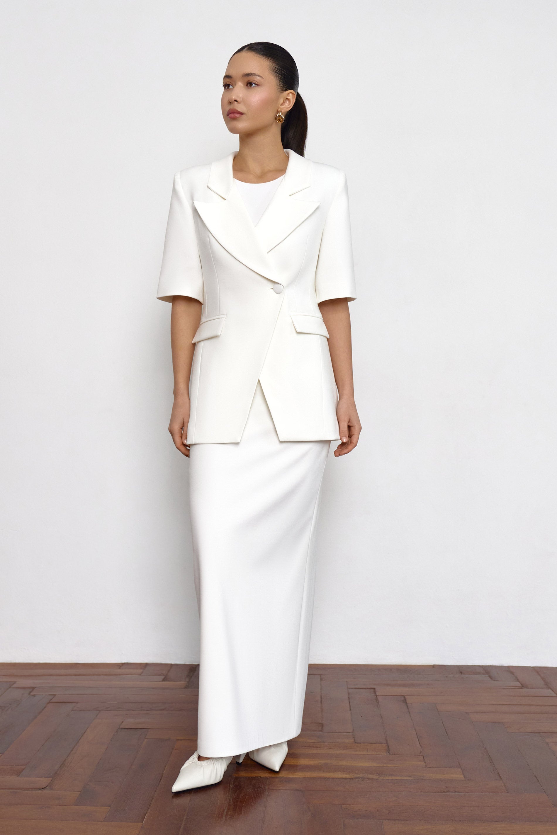 Maxi White skirt in suiting fabric with a back slit