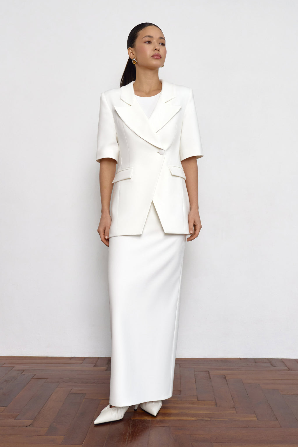 Maxi White skirt in suiting fabric with a back slit