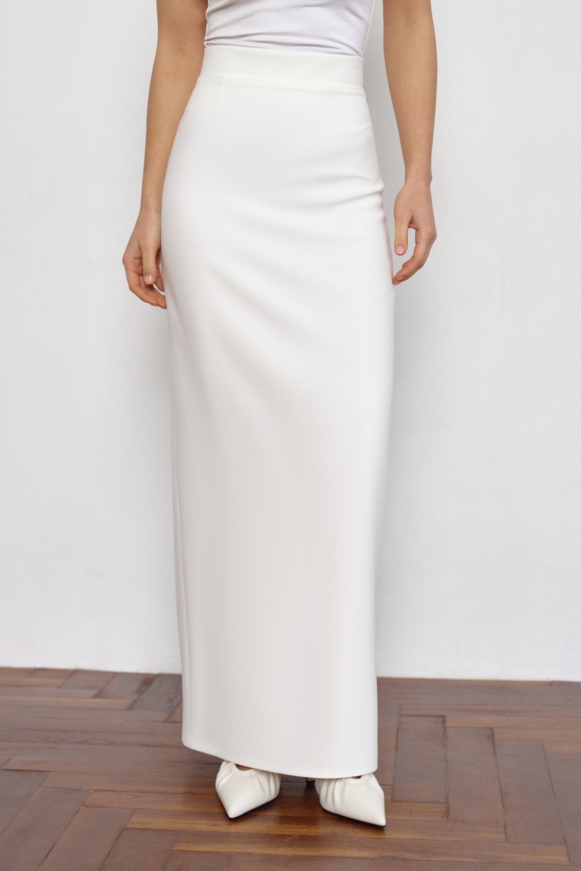Maxi White skirt in suiting fabric with a back slit