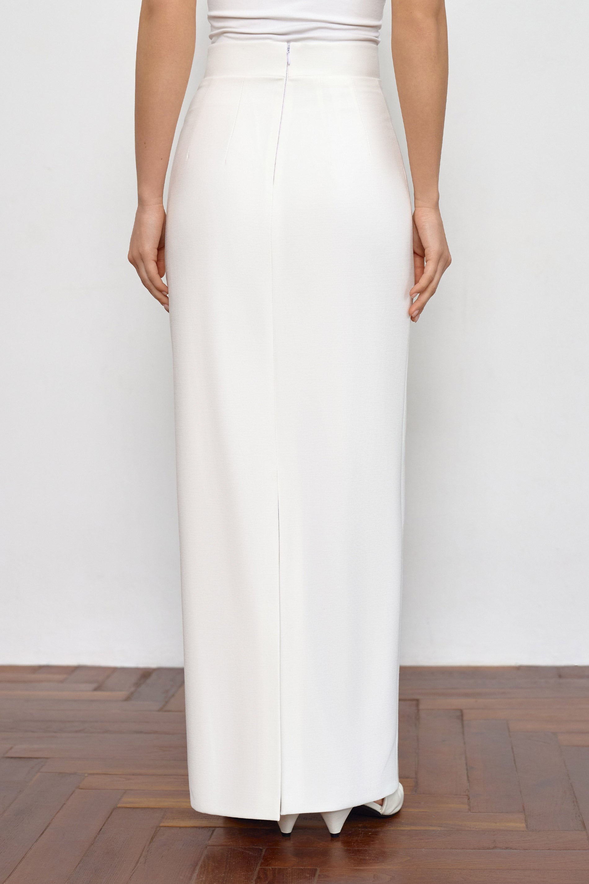 Maxi White skirt in suiting fabric with a back slit